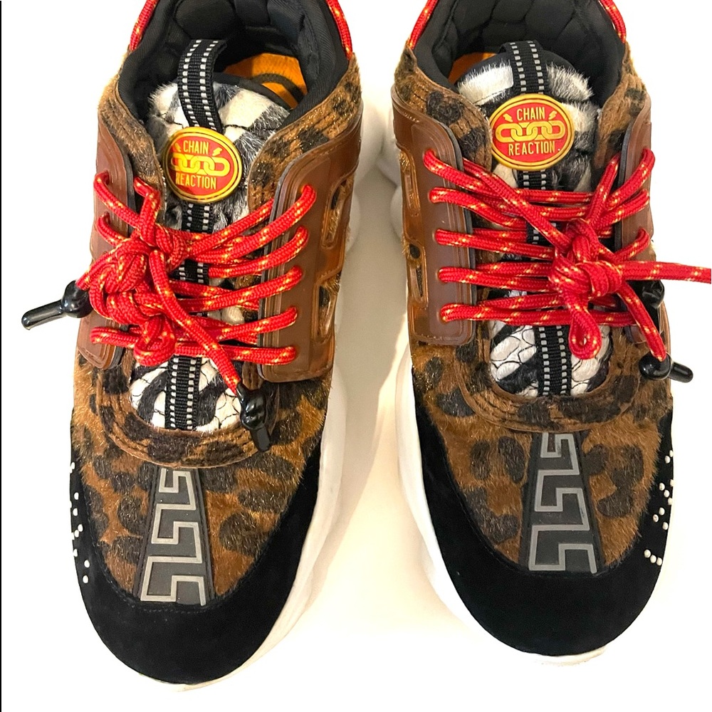 Chain reaction designer shoe